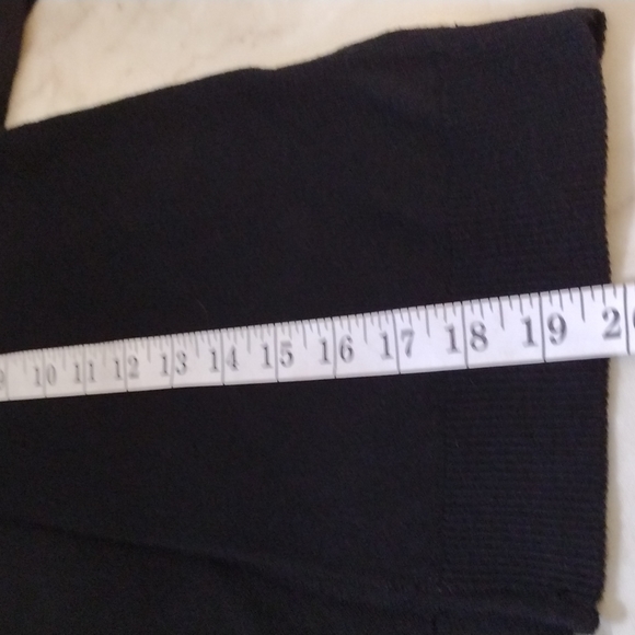 H&M sweater. - Picture 9 of 9